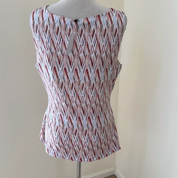 New! White House black market large tiered sleeveless blouse. - Picture 3 of 8